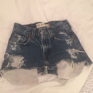 Women’s size 25 Levi’s shorts